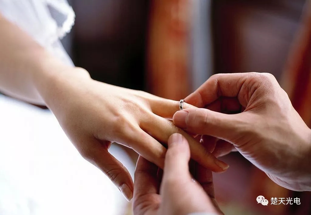 激光打標(biāo)才是情人節(jié)正確的打開方式，像極了愛情……，